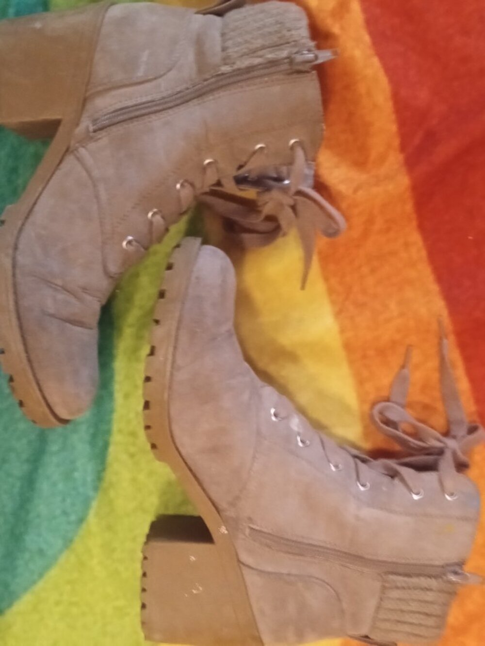 Tan boots - Picture 4 of 4